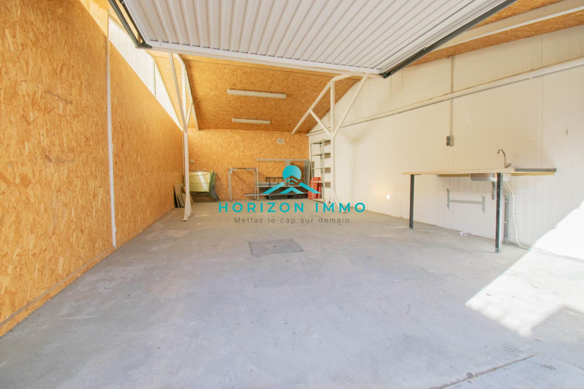 Local commercial · 42 m² · Location — photo 1