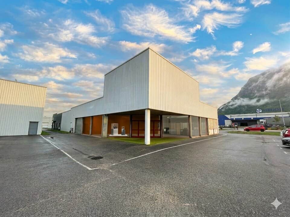 Local commercial · 429 m² · Location — photo 1