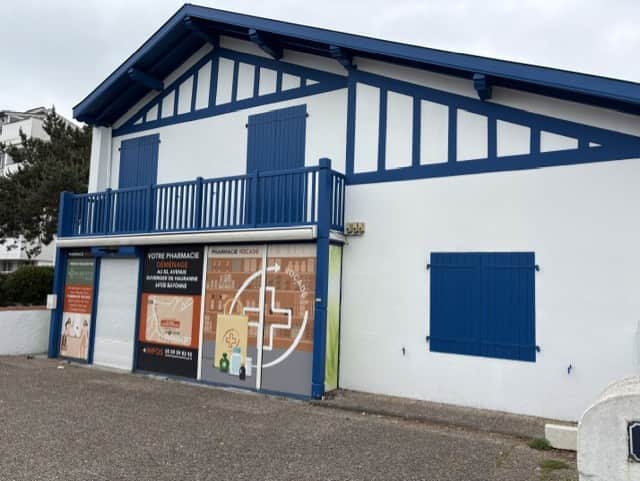 Local commercial · 144 m² · Location — photo 1