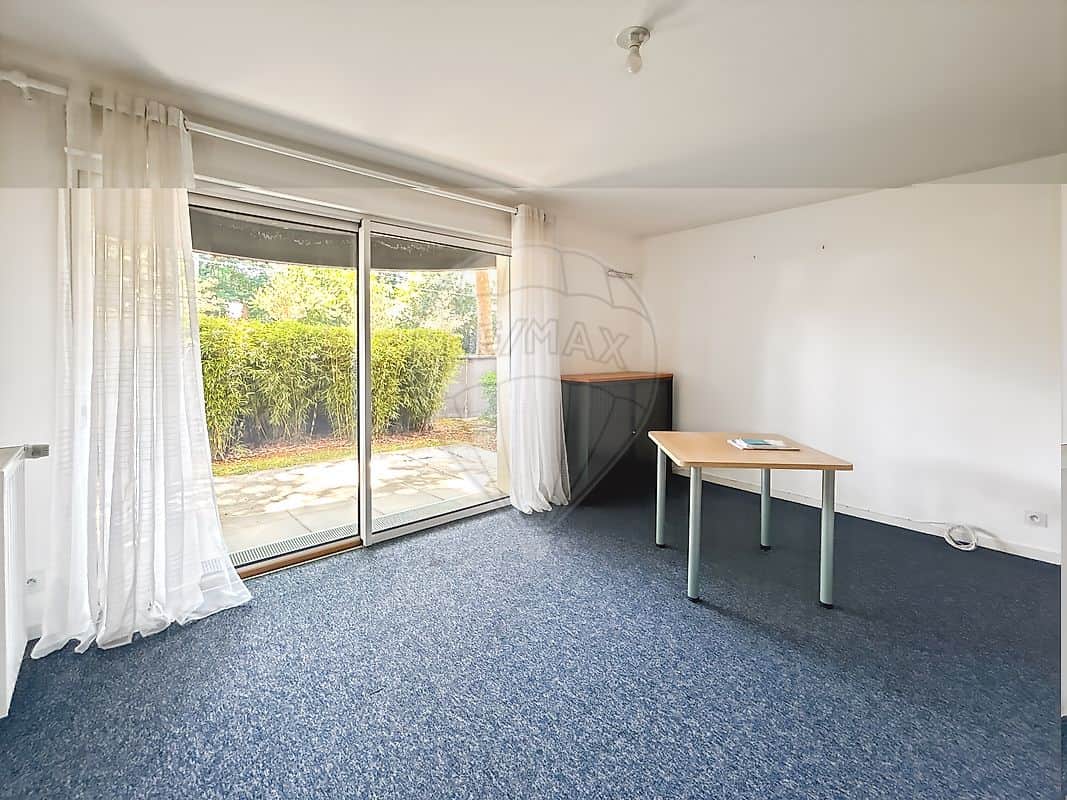 Local commercial · 56 m² · Location — photo 1