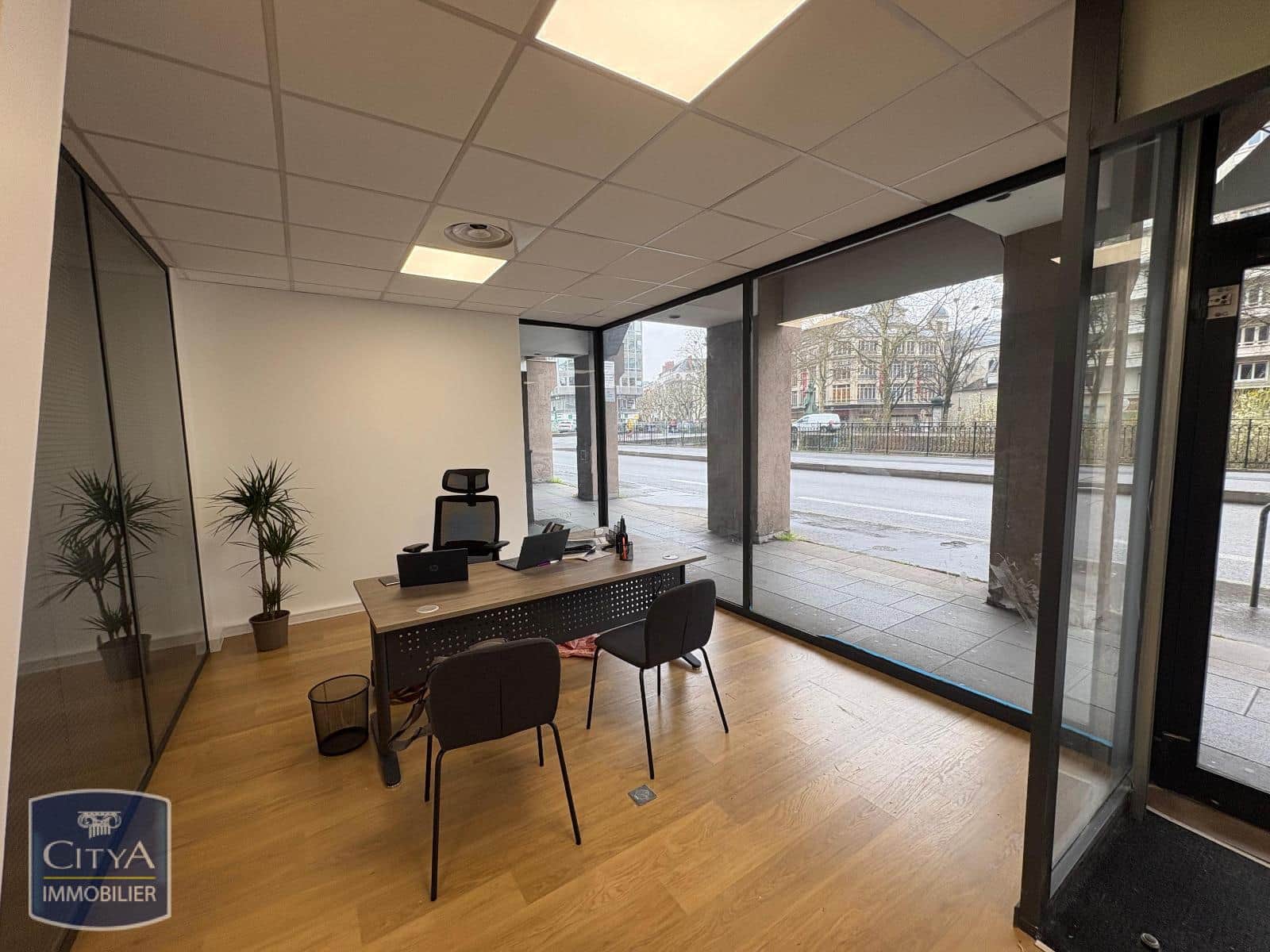 Local commercial · 85 m² · Location — photo 1