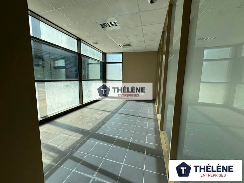 Local commercial · 215 m² · Achat des murs — photo 1