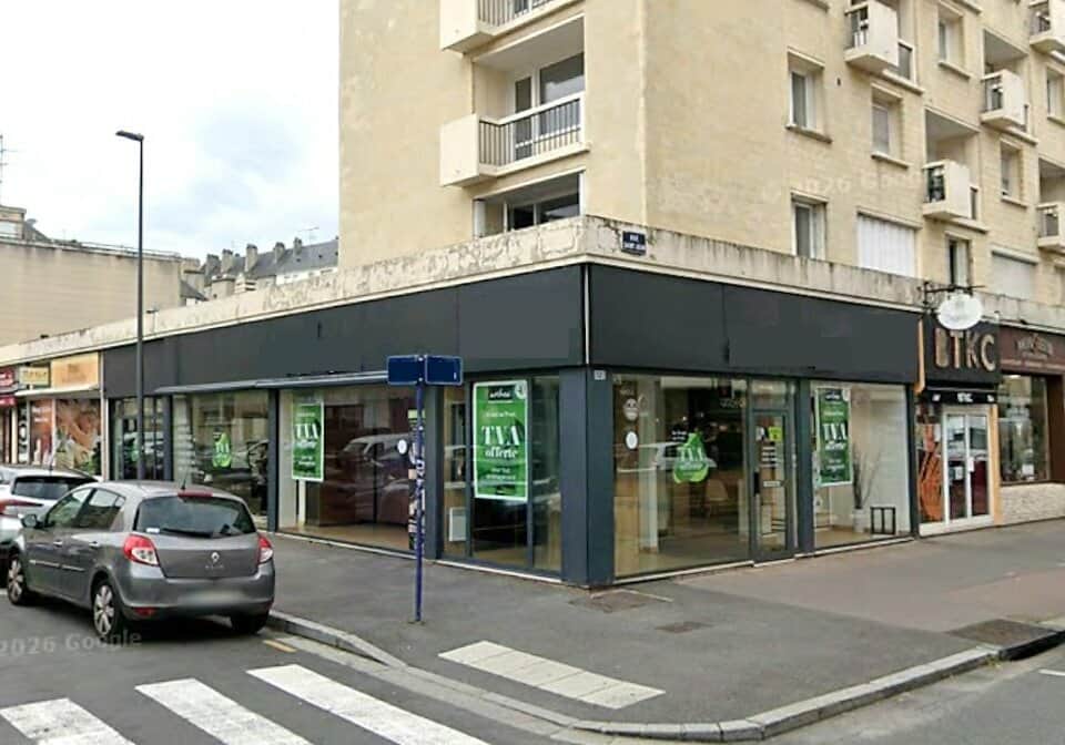 Local commercial · 111 m² · Location — photo 1