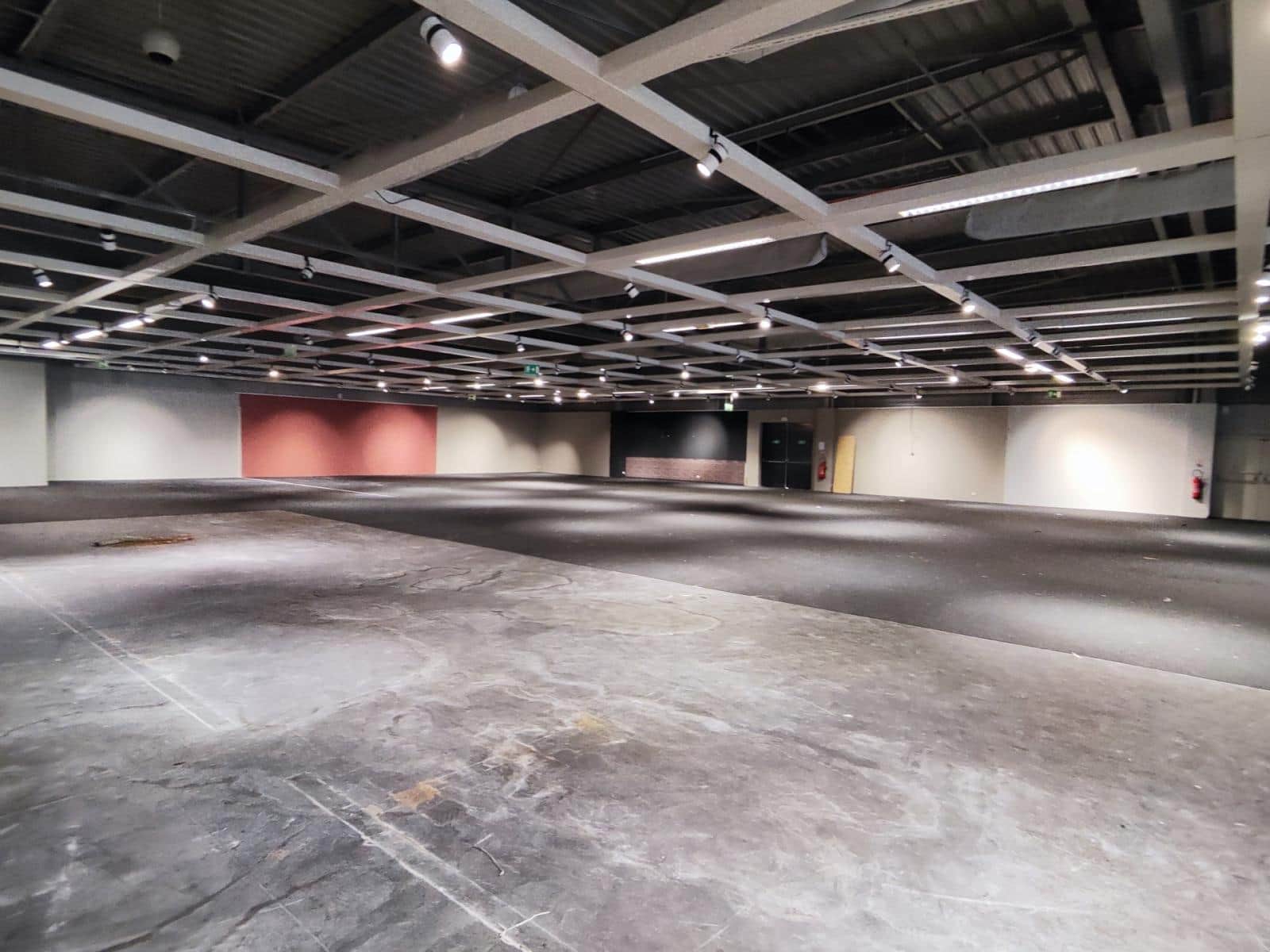 Local commercial · 1270 m² · Location — photo 1
