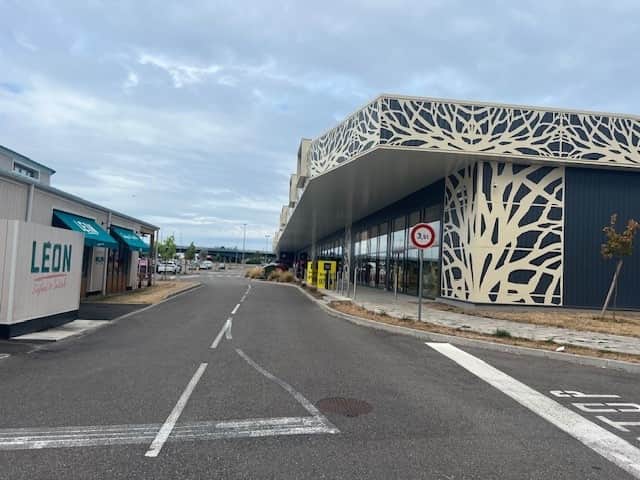 Local commercial · 320 m² · Location — photo 1