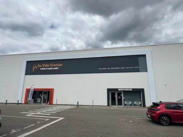 Local commercial · 1800 m² · Location — photo 1