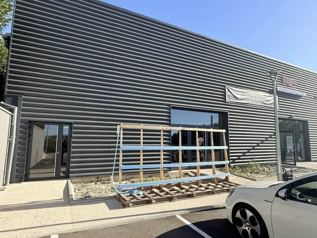 Local commercial · 346 m² · Location — photo 1