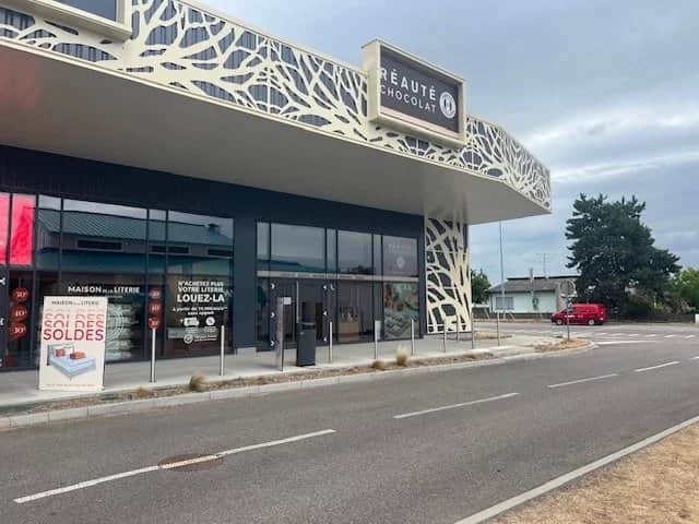 Local commercial · 320 m² · Location — photo 1