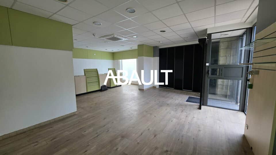 Local commercial · 92 m² · Location — photo 1
