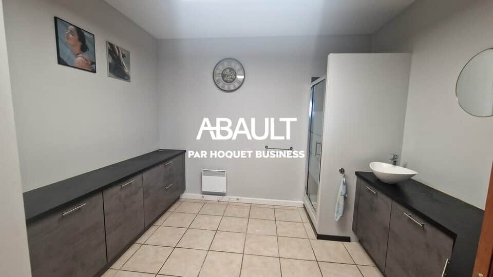 Local commercial · 100 m² · Location — photo 1