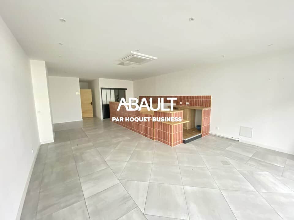 Local commercial · 114 m² · Location — photo 1