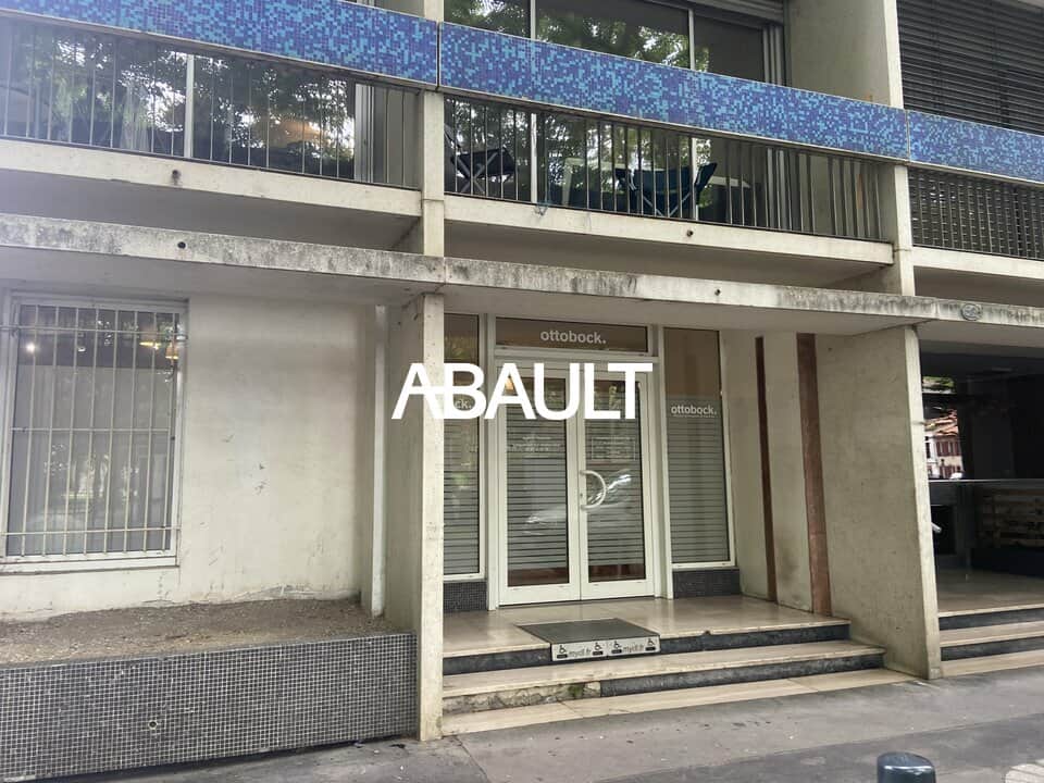 Local commercial · 82 m² · Location — photo 1