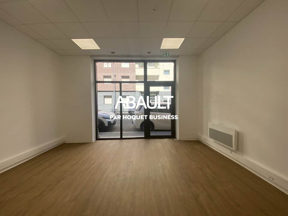 Local commercial · 61 m² · Location — photo 1