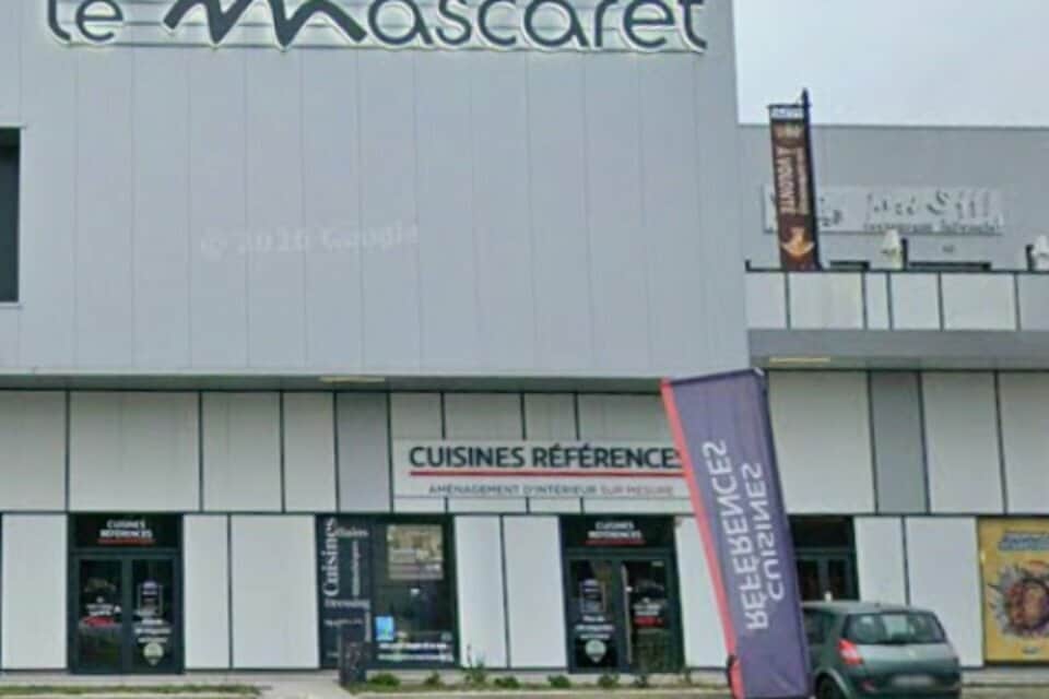 Local commercial · 302 m² · Location — photo 1