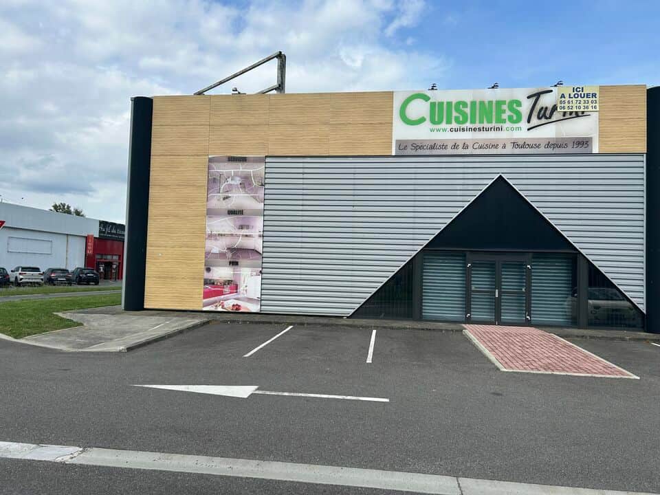 Local commercial · 450 m² · Location — photo 1