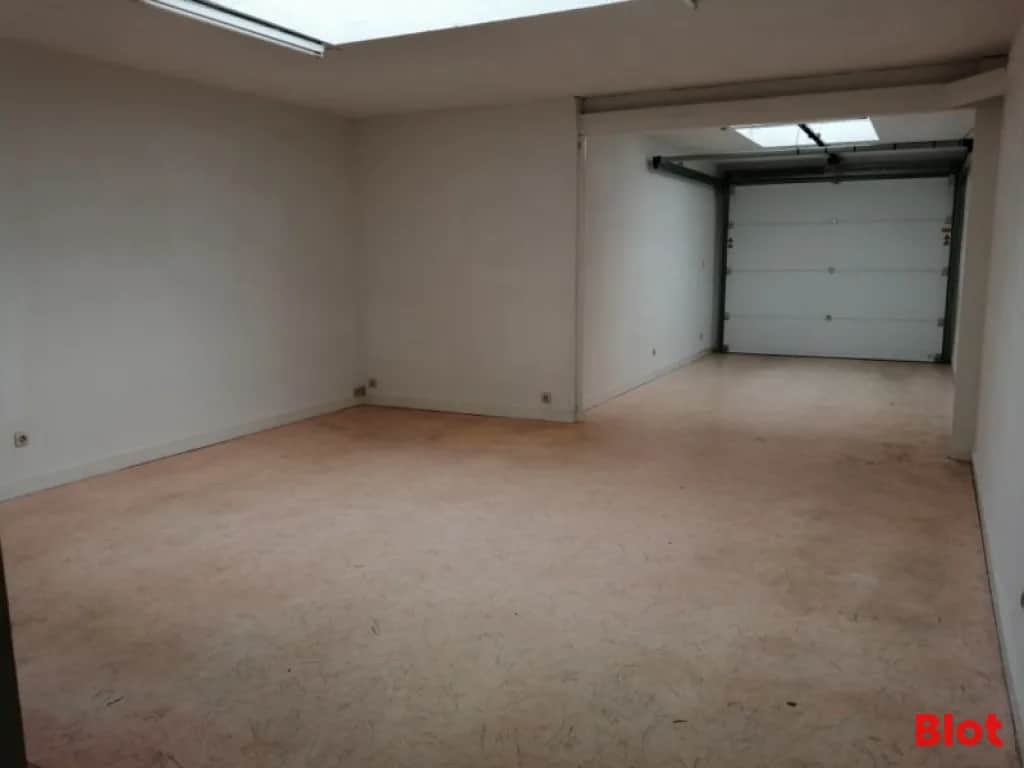 Local commercial · 147 m² · Location — photo 1