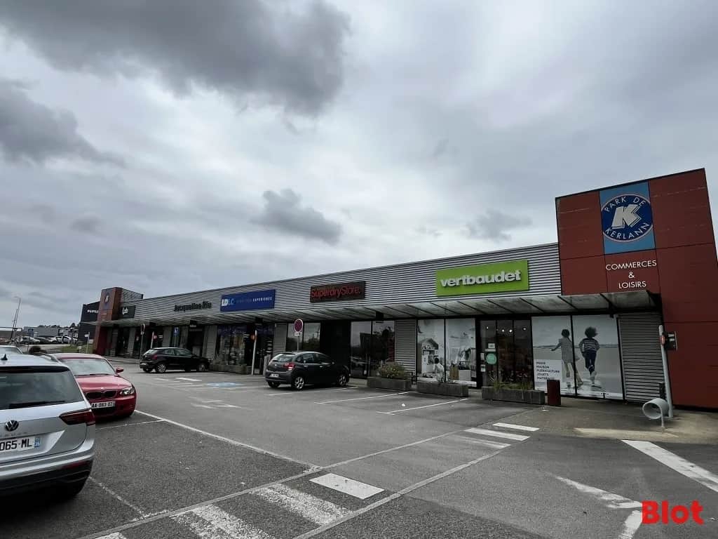 Local commercial · 246 m² · Location — photo 1