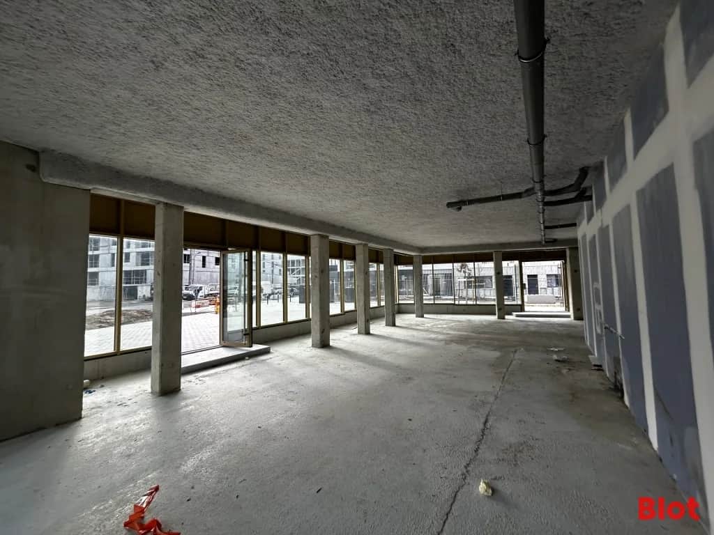 Local commercial · 141 m² · Achat des murs — photo 1