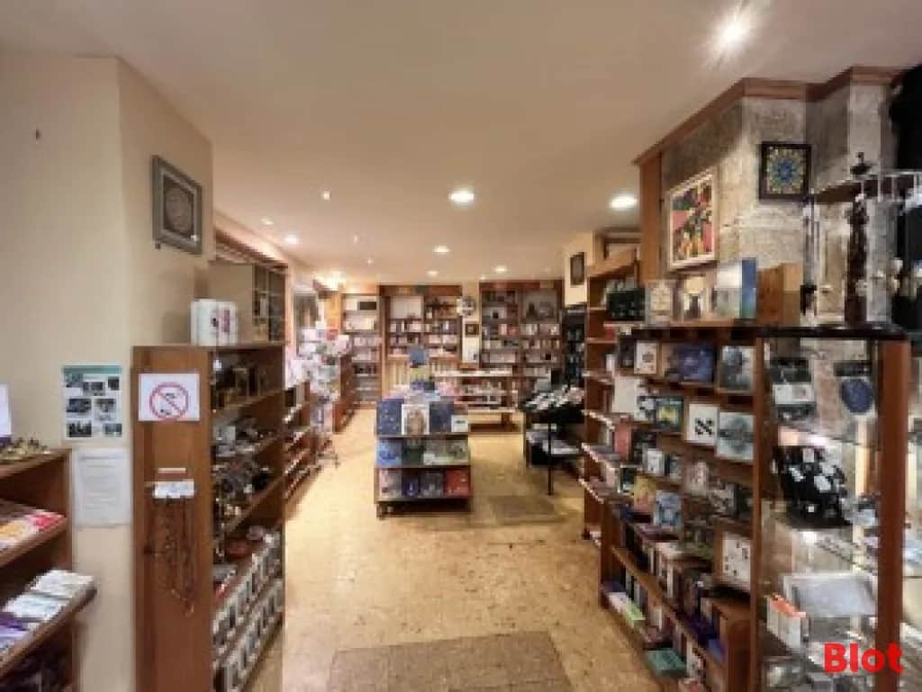 Local commercial · 83 m² · Location — photo 1