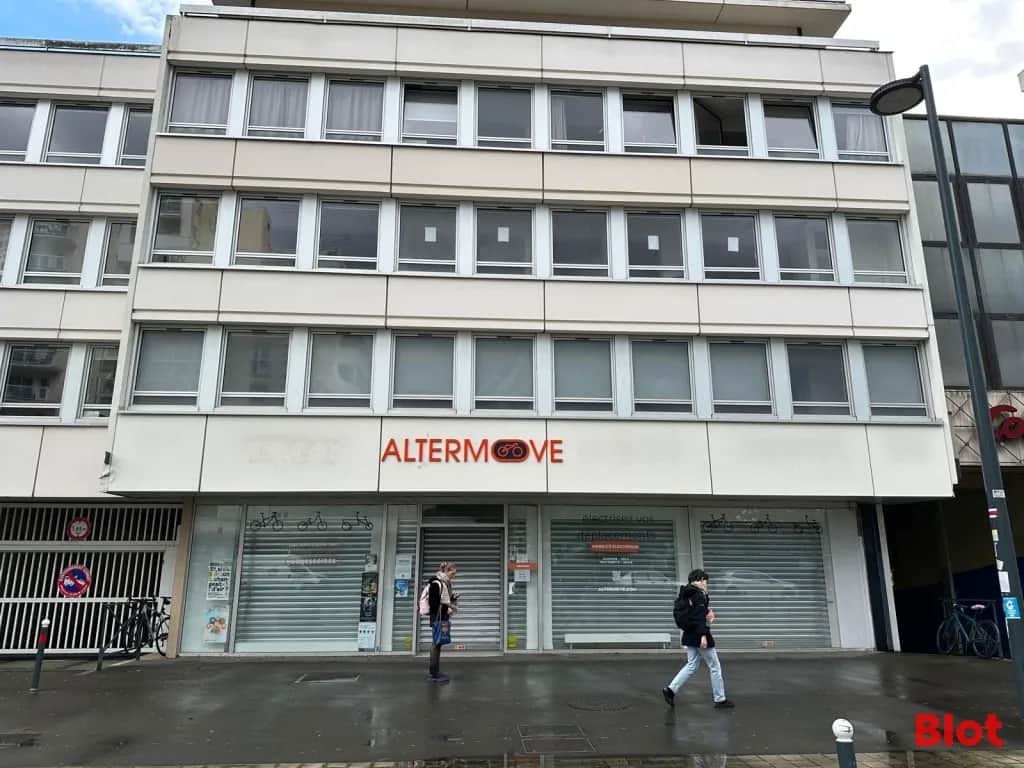 Local commercial · 331 m² · Location — photo 1