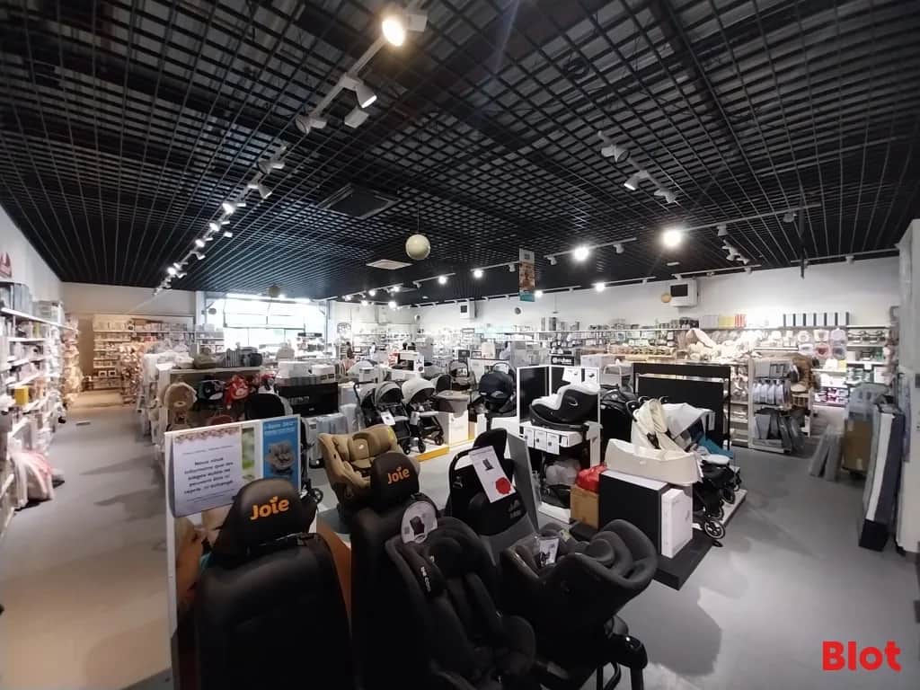 Local commercial · 591 m² · Location — photo 1
