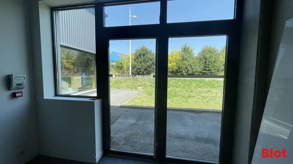 Local commercial · 180 m² · Location — photo 1