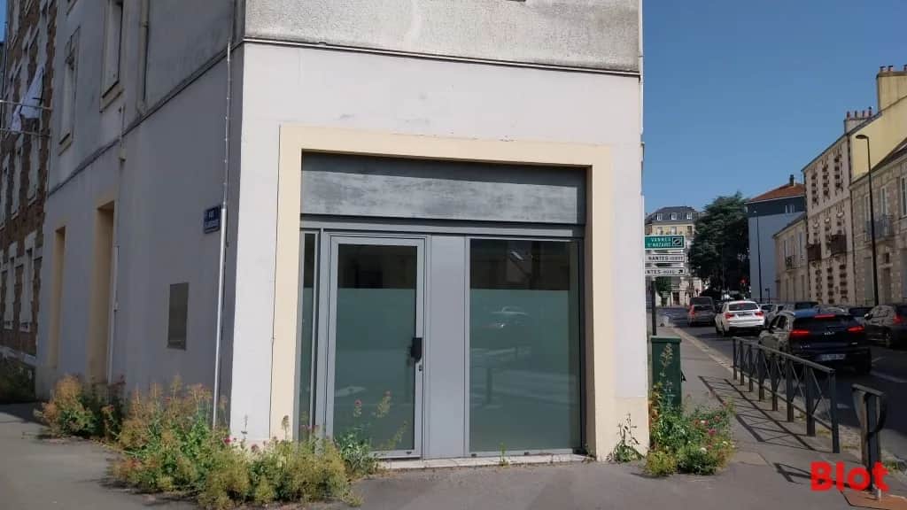 Local commercial · 110 m² · Location — photo 1