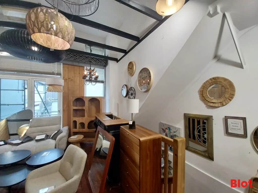 Local commercial · 276 m² · Location — photo 1