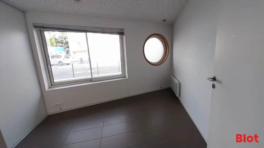 Local commercial · 68 m² · Achat des murs — photo 1