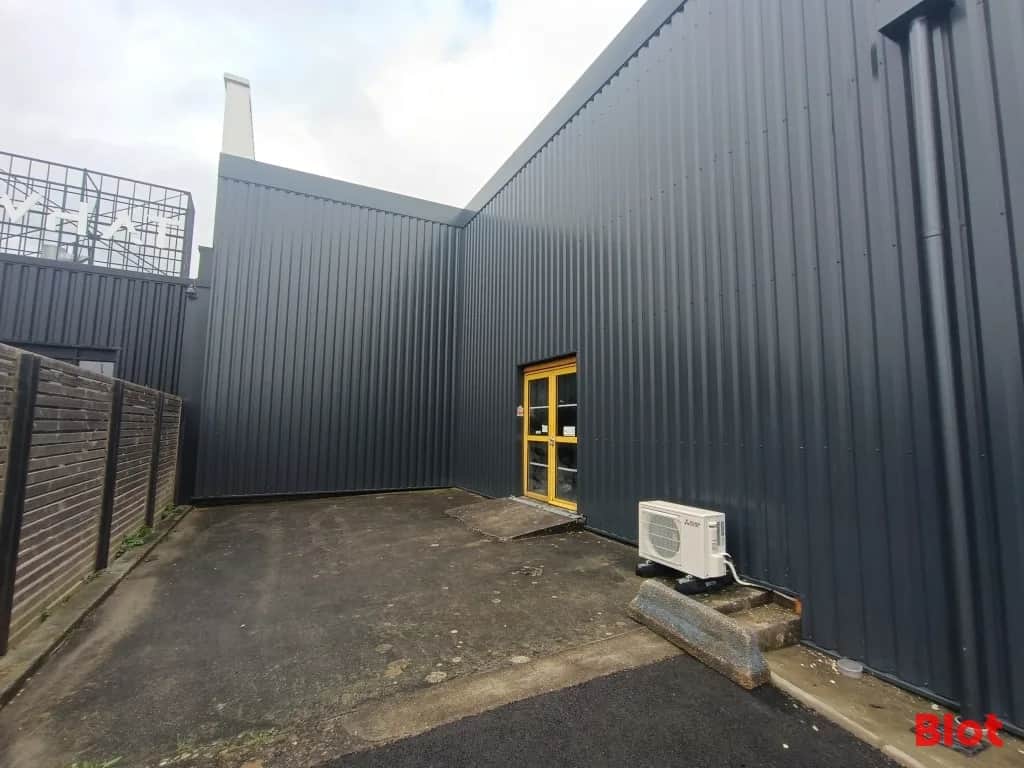 Local commercial · 50 m² · Location — photo 1
