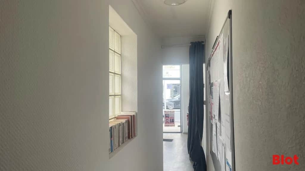Local commercial · 59 m² · Location — photo 1