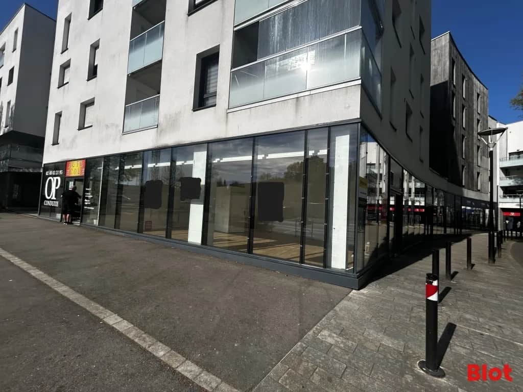 Local commercial · 59 m² · Location — photo 1