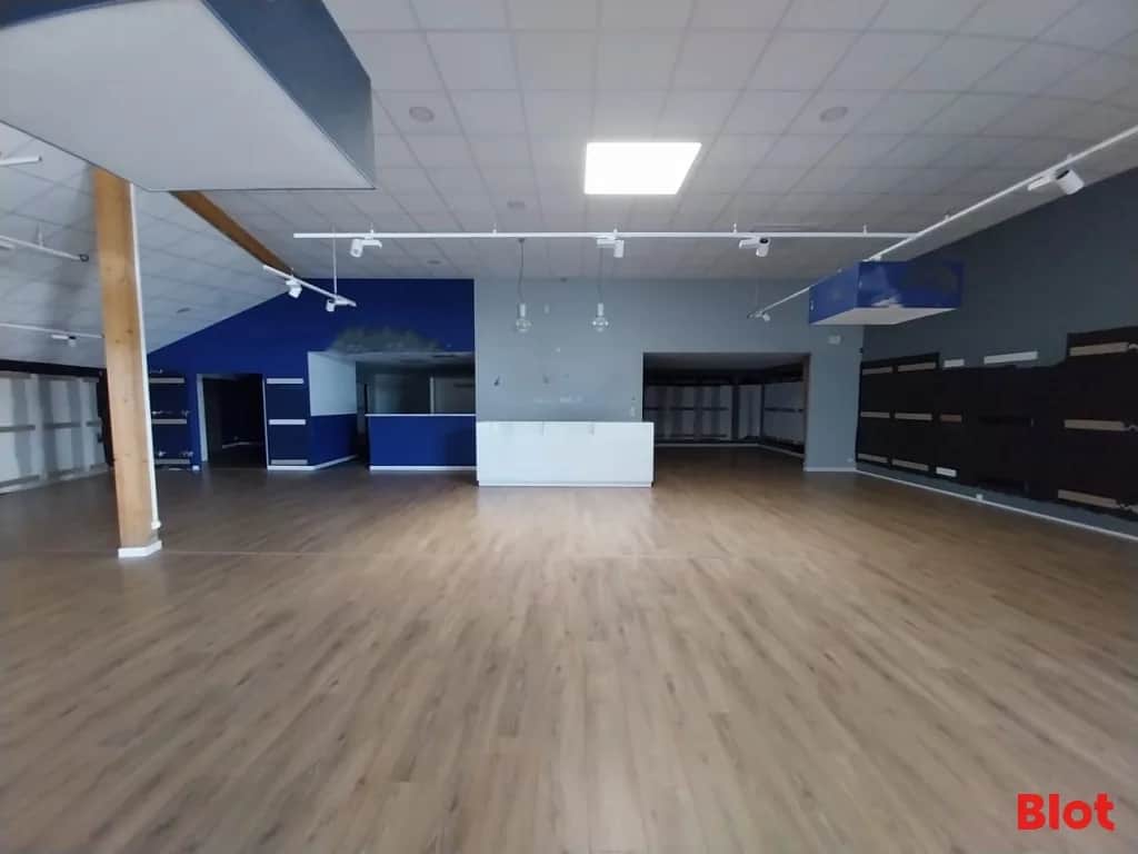 Local commercial · 484 m² · Location — photo 1