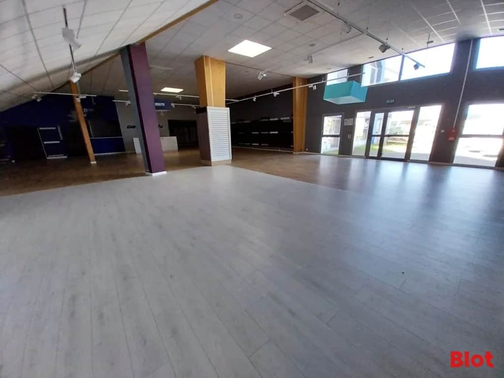 Local commercial · 484 m² · Location — photo 1