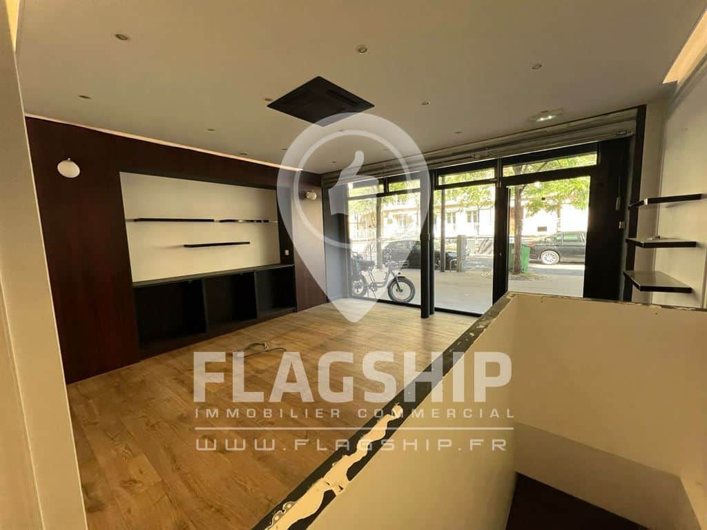 Local commercial · 73 m² · Location — photo 1