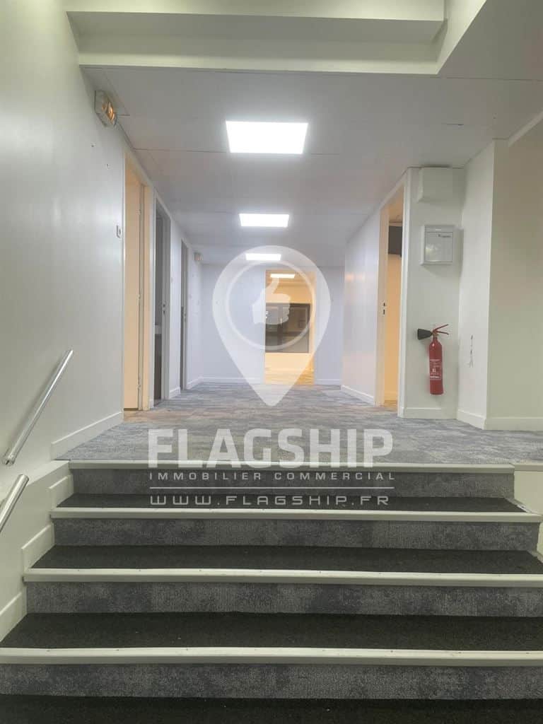 Local commercial · 472 m² · Location — photo 1