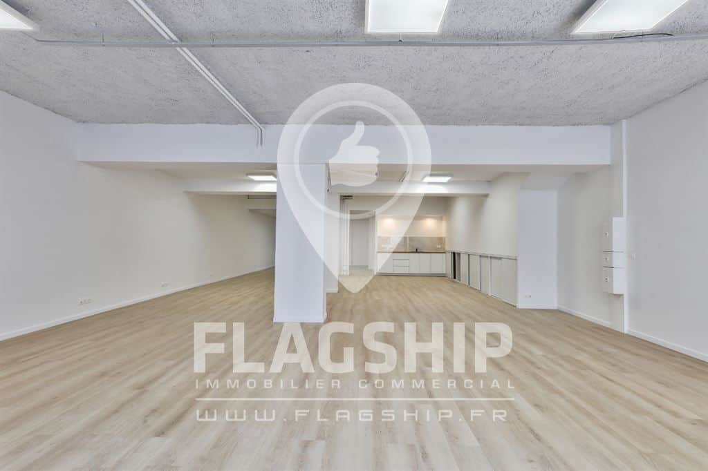 Local commercial · 143 m² · Location — photo 1