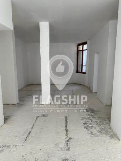 Local commercial · 77 m² · Location — photo 1