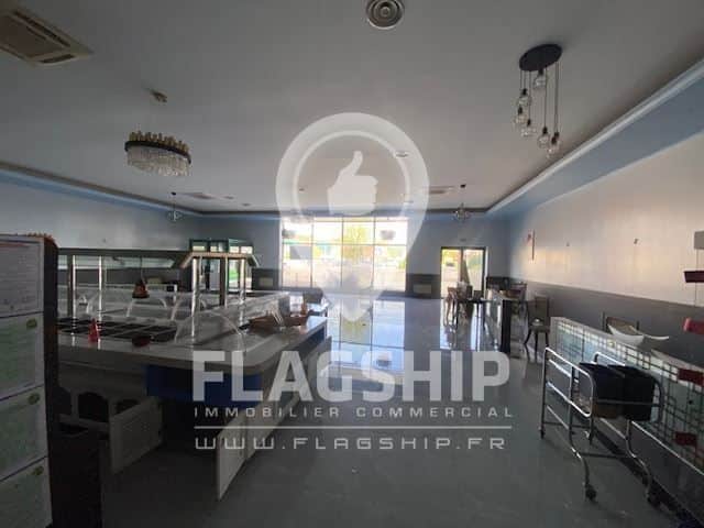 Local commercial · 353 m² · Location — photo 1