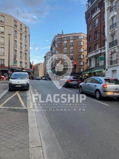Local commercial · 324 m² · Cession de bail — photo 1