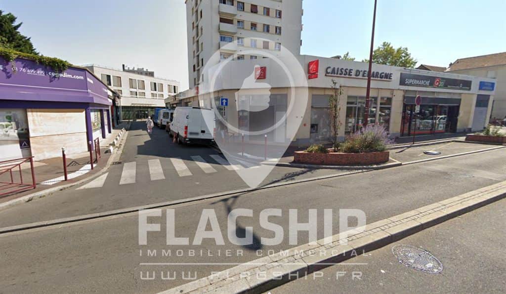 Local commercial · 930 m² · Location — photo 1