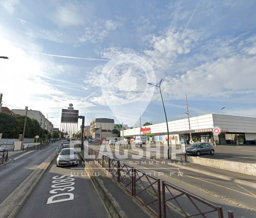 Local commercial · 243 m² · Location — photo 1