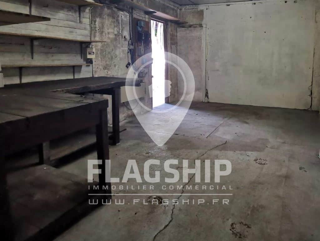 Local commercial · 84 m² · Location — photo 1