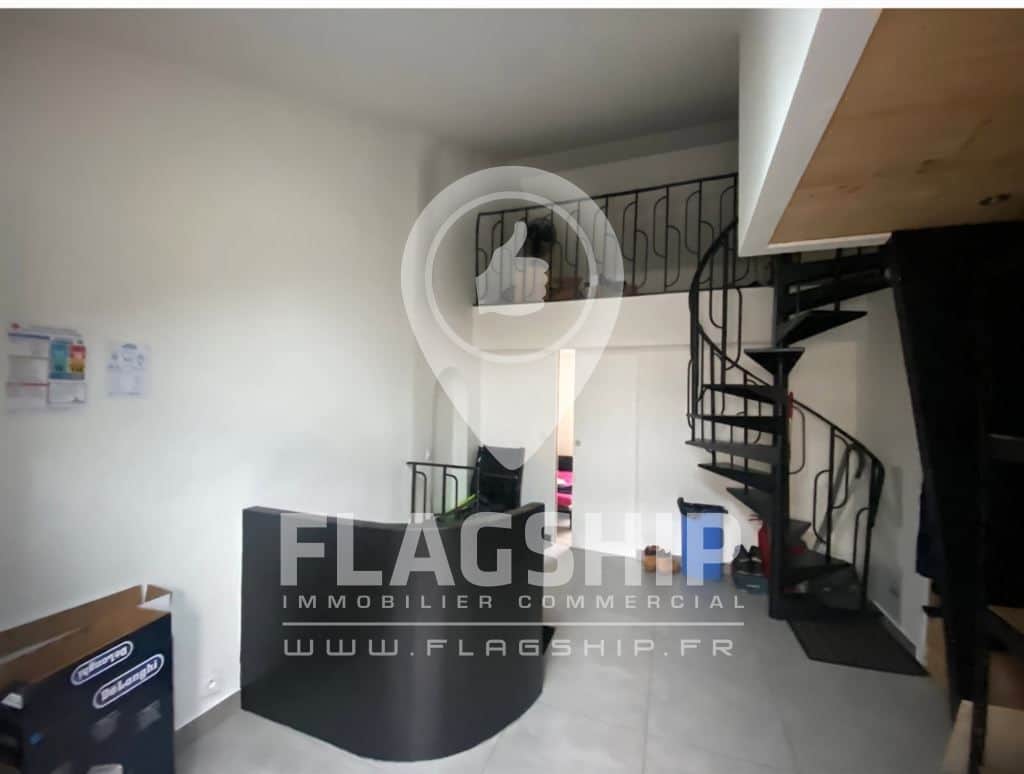 Local commercial · 70 m² · Achat des murs — photo 1