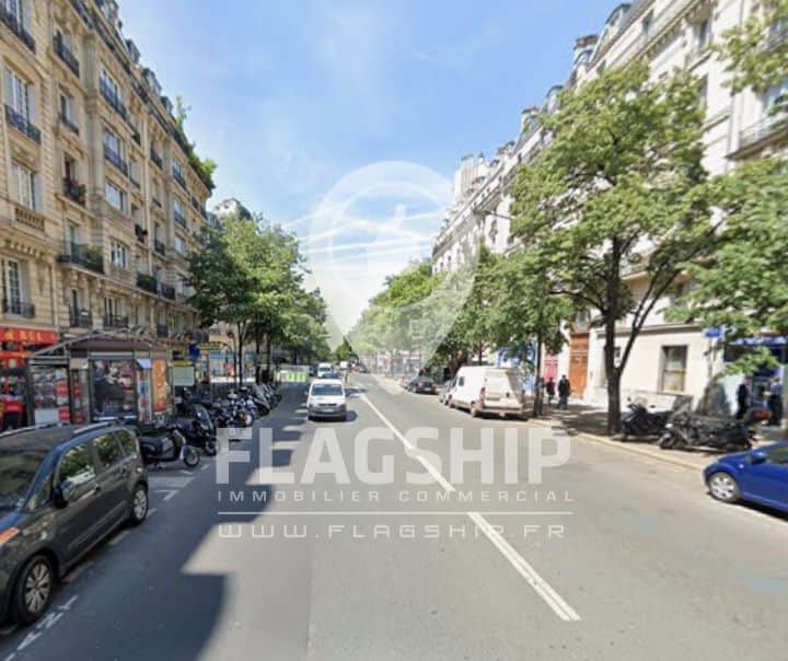 Local commercial · 61 m² · Location — photo 1