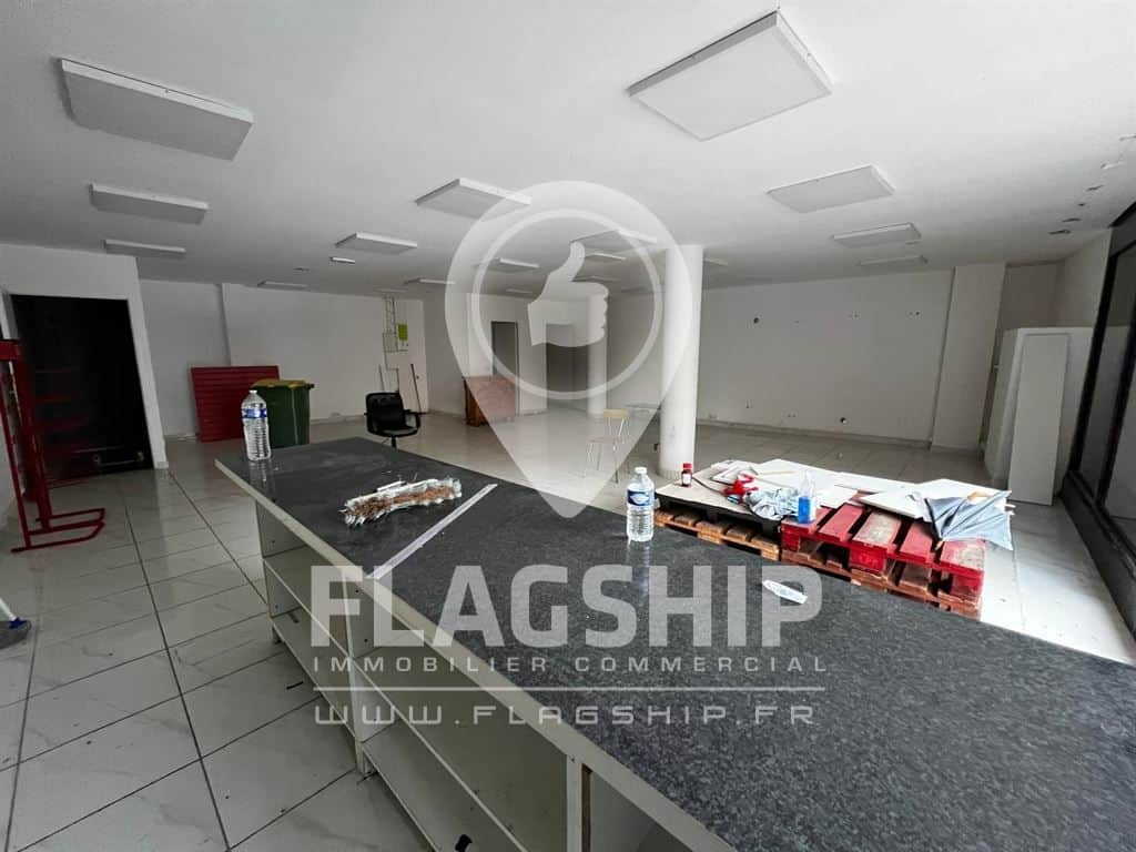 Local commercial · 136 m² · Achat des murs — photo 1