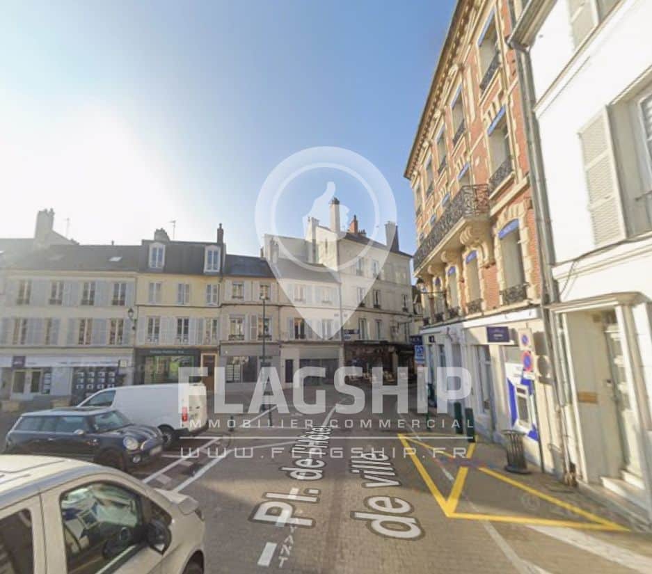 Local commercial · 114 m² · Location — photo 1