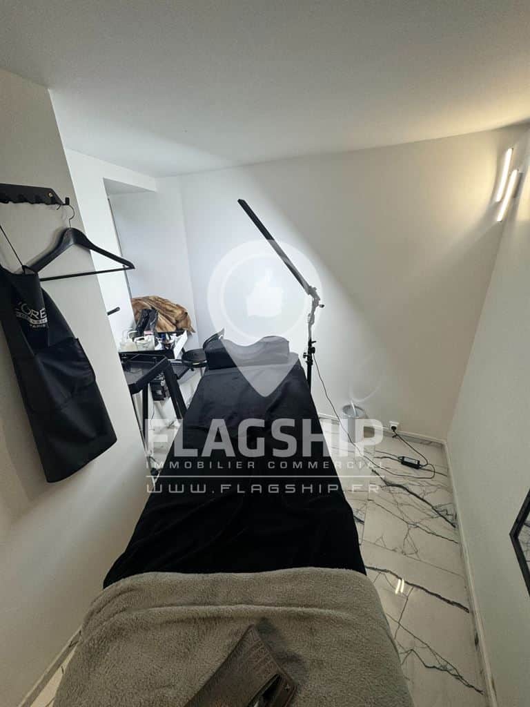 Local commercial · 83 m² · Cession de bail — photo 1