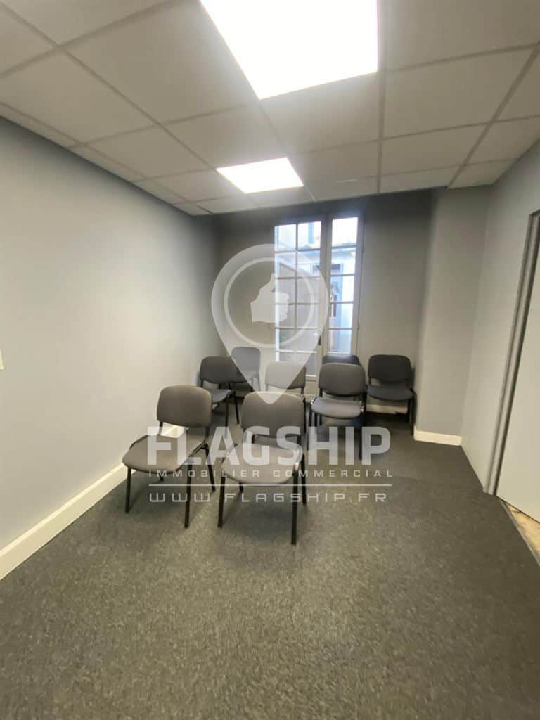 Local commercial · 122 m² · Location — photo 1