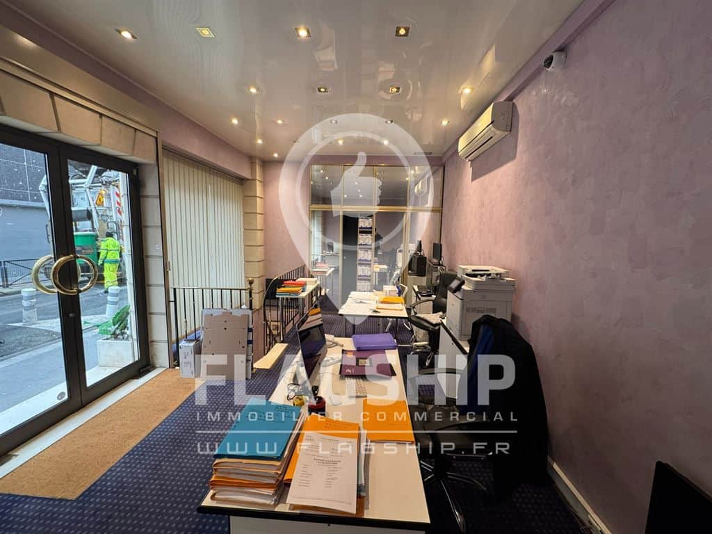 Local commercial · 73 m² · Location — photo 1